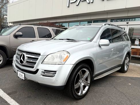 Used 2010 Mercedes-Benz GL 550 4MATIC image 3