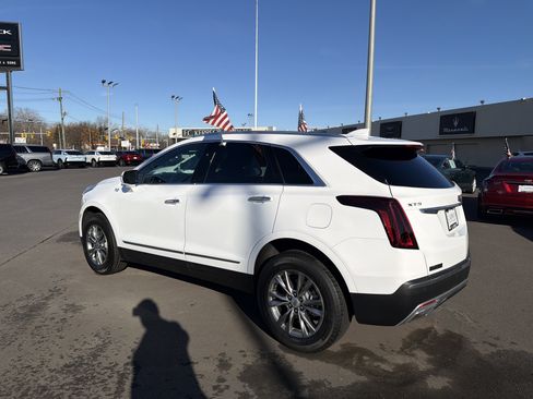 Certified 2022 Cadillac XT5 Premium Luxury image 9
