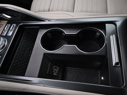 New 2025 Lincoln Nautilus Reserve image 32