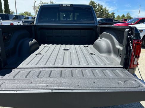 New 2026 RAM 2500 Laramie w/ Sport Appearance Package AWD/4WD image 18