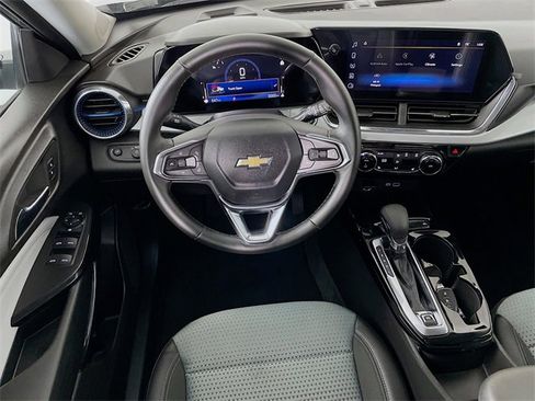 Certified 2025 Chevrolet Trax LT w/ LT Convenience Package image 25