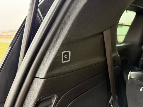 Used 2021 Chrysler Pacifica Limited w/ Uconnect Theater Family Group image 25