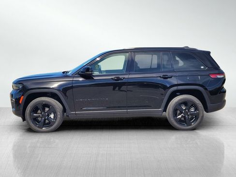 Used 2024 Jeep Grand Cherokee Limited w/ Black Appearance Package image 7