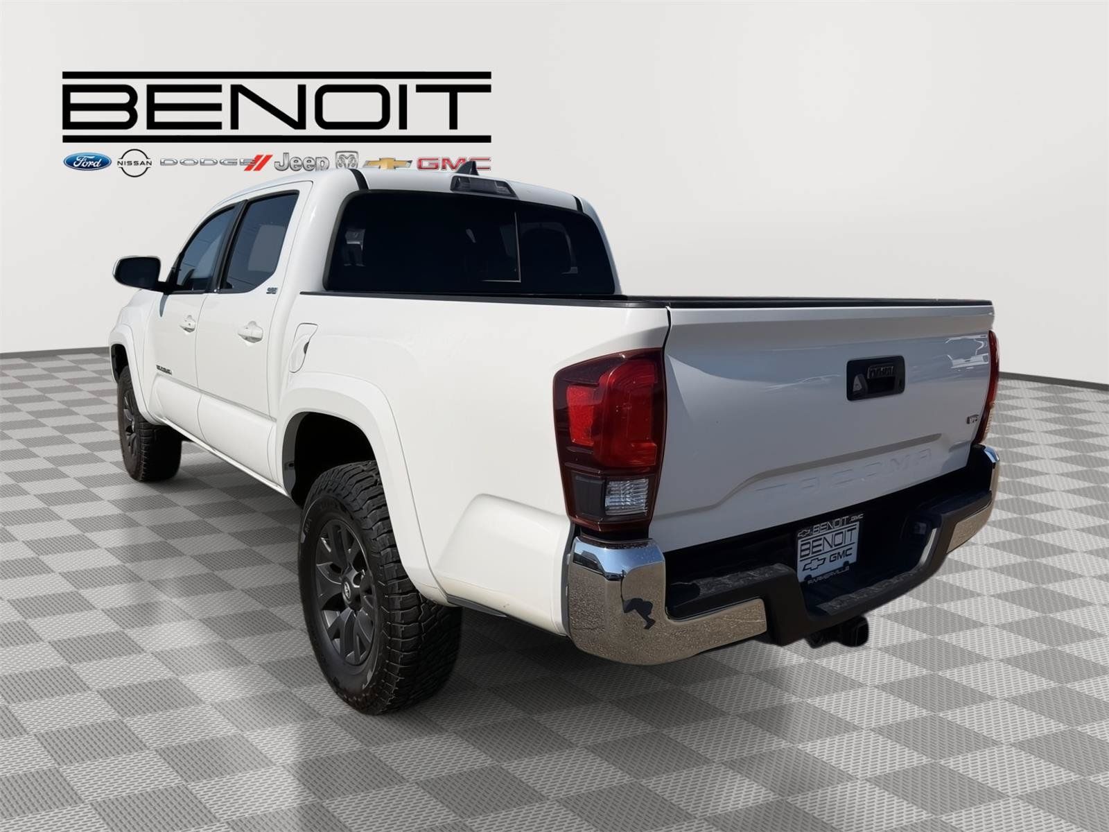 Used 2023 Toyota Tacoma SR5 RWD image 5