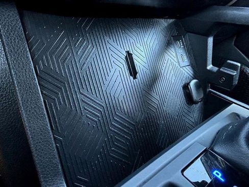 Used 2024 Toyota Tacoma TRD Off-Road image 28