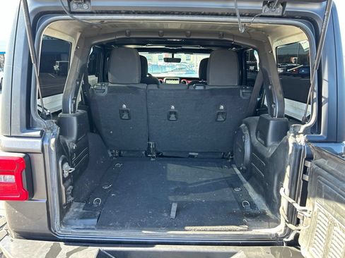 Used 2018 Jeep Wrangler Unlimited Rubicon AWD/4WD image 34