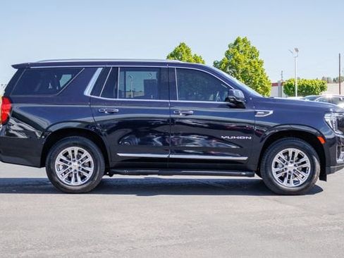 Certified 2022 GMC Yukon SLT w/ SLT Premium Package AWD/4WD image 5
