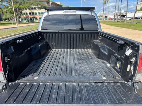 Used 2022 Toyota Tacoma TRD Off-Road image 13