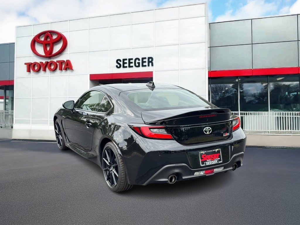 Used 2024 Toyota GR86 Premium RWD image 7