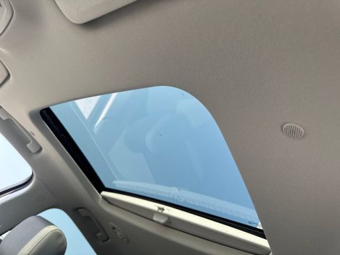 Used 2021 Chevrolet Traverse Premier FWD image 19