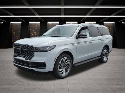 New 2026 Lincoln Navigator Premiere AWD/4WD image 4