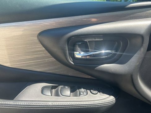 Used 2018 Nissan Murano SV AWD/4WD image 12