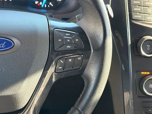 Used 2018 Ford Explorer XLT image 31