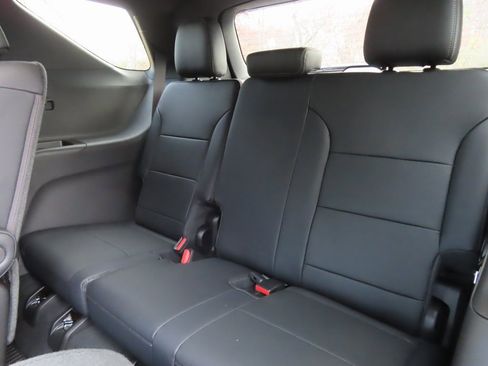 New 2026 Chevrolet Traverse High Country w/ LPO, Floor Liner Package image 27