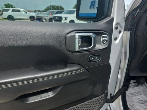 Used 2022 Jeep Wrangler Unlimited Sahara AWD/4WD image 14