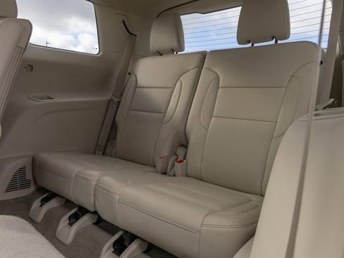 Certified 2023 GMC Acadia Denali w/ Denali Technology Package image 9