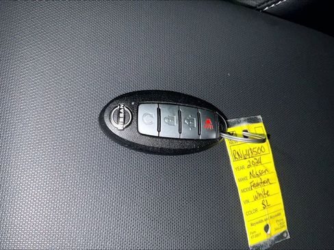 Used 2024 Nissan Frontier SL w/ Technology Package image 14