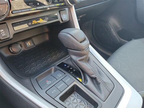 Used 2024 Toyota RAV4 XLE w/ Convenience Package image 32