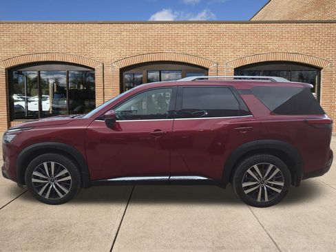 Used 2022 Nissan Pathfinder Platinum w/ Cargo Package image 7