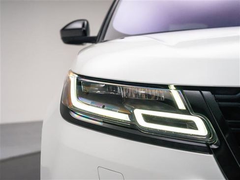 Used 2019 Land Rover Range Rover Velar R-Dynamic SE image 9