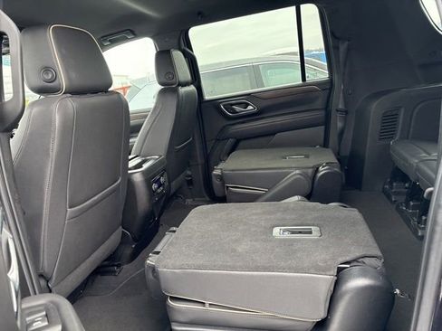 Used 2023 Chevrolet Suburban Premier image 9