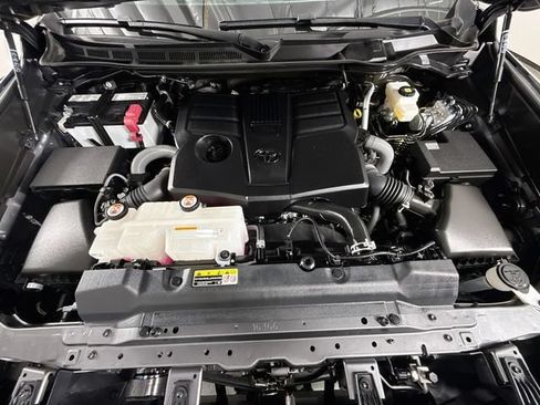 Certified 2025 Toyota Tundra Limited AWD/4WD image 31