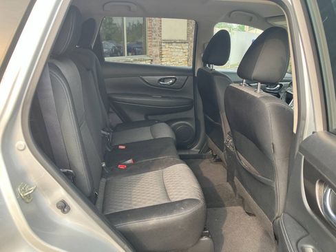 Used 2020 Nissan Rogue SV FWD image 16