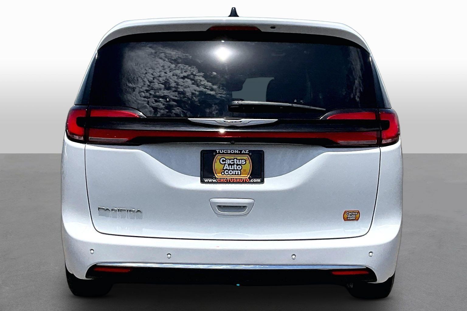 Used 2023 Chrysler Pacifica Touring-L FWD image 4