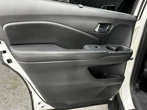 Used 2017 Honda Pilot Touring image 27