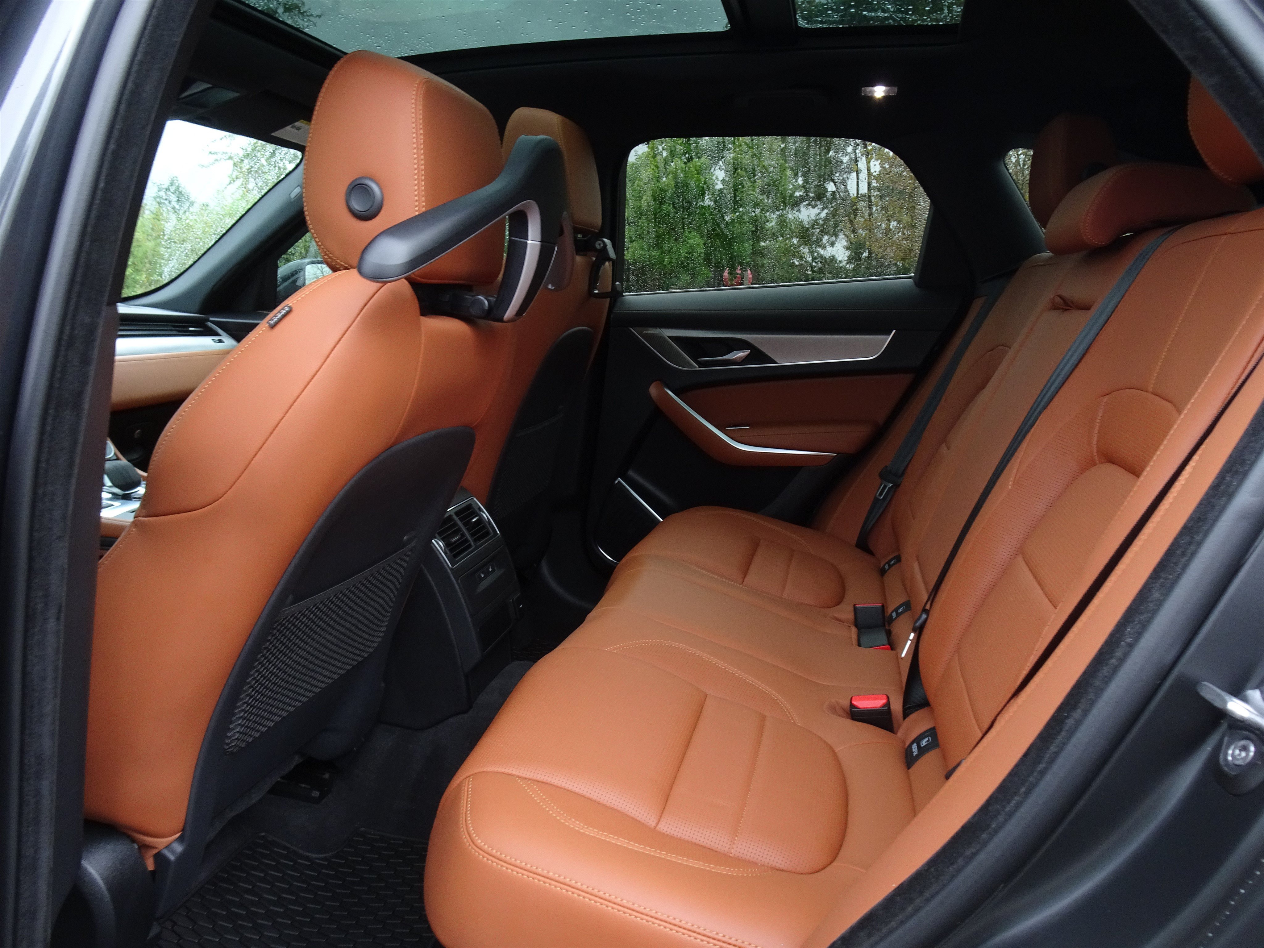 Certified 2023 Jaguar F-PACE R-Dynamic S AWD/4WD image 19