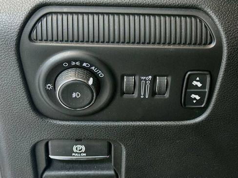 Used 2024 Jeep Wagoneer Series III AWD/4WD image 11
