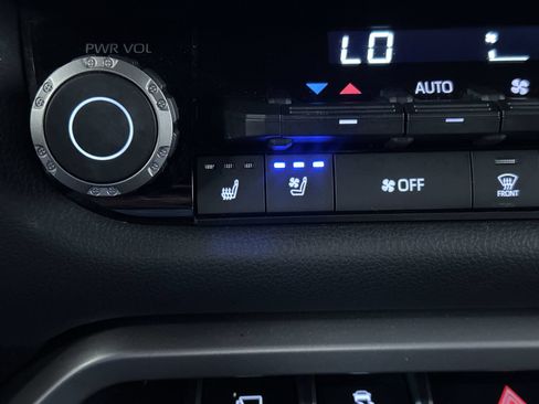 Used 2025 Toyota Tundra Limited w/ TRD Off-Road Package AWD/4WD image 20