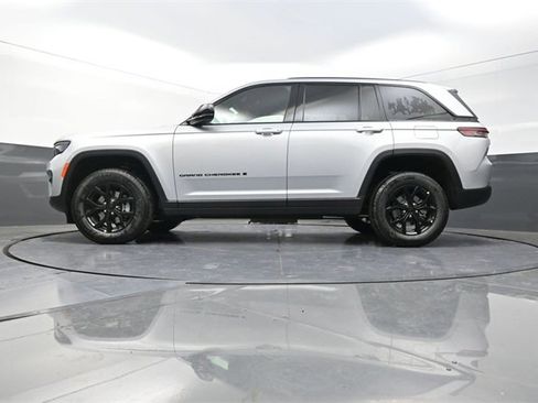 New 2025 Jeep Grand Cherokee Altitude image 20