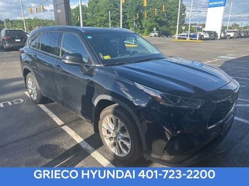 Used 2021 Toyota Highlander Limited AWD/4WD image 1