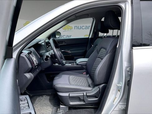 Used 2024 Nissan Pathfinder S AWD/4WD image 12