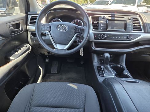 Used 2016 Toyota Highlander LE AWD/4WD image 17