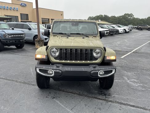 New 2025 Jeep Gladiator Sport image 3