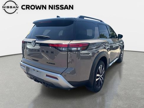 Used 2024 Nissan Pathfinder Platinum w/ Black Appearance Package image 8