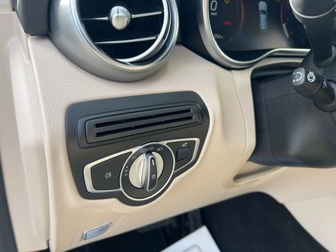 Used 2022 Mercedes-Benz GLC 300 4MATIC image 26