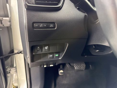 Used 2017 Nissan Rogue SV image 13