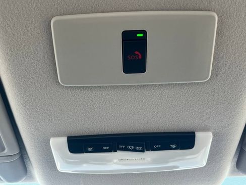 New 2025 Nissan Versa SR w/ Trunk Package image 29