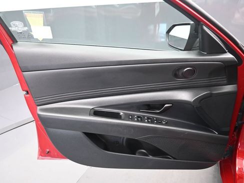 Used 2025 Hyundai Elantra Sport FWD image 9