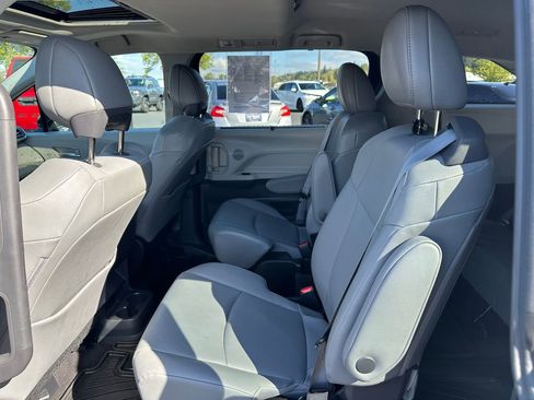 Used 2023 Toyota Sienna XLE image 14