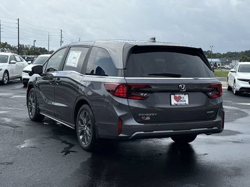 New 2026 Honda Odyssey Touring image 9