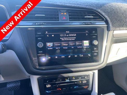 Used 2022 Volkswagen Tiguan SE image 17