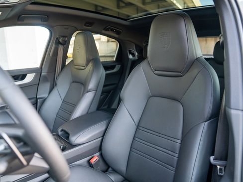 New 2026 Porsche Cayenne S image 5
