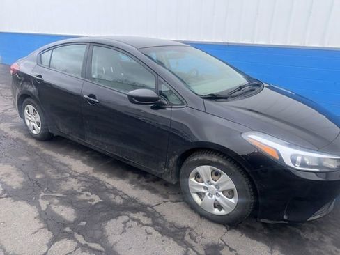 Used 2017 Kia Forte LX image 2