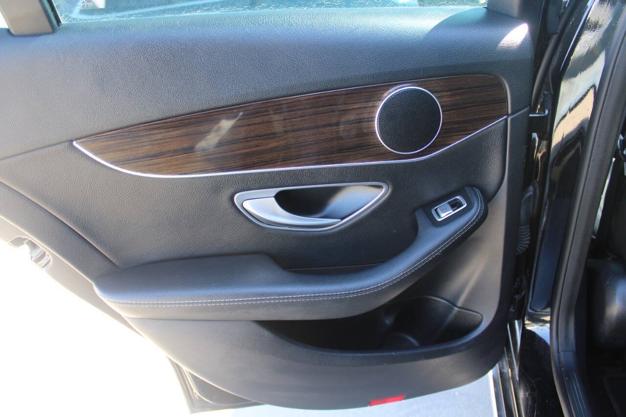 Used 2018 Mercedes-Benz C 300 4MATIC Sedan image 9