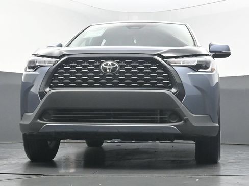 Used 2023 Toyota Corolla Cross LE AWD/4WD image 39