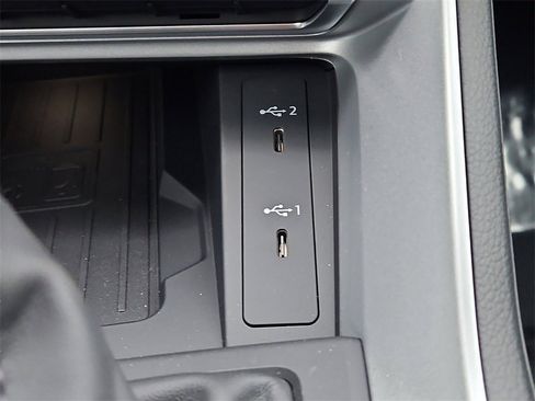 New 2025 Audi Q3 2.0T Premium image 11
